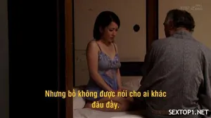Bị bạn gái lột đồ và quan hệ tình dục trên sân thượng trường học