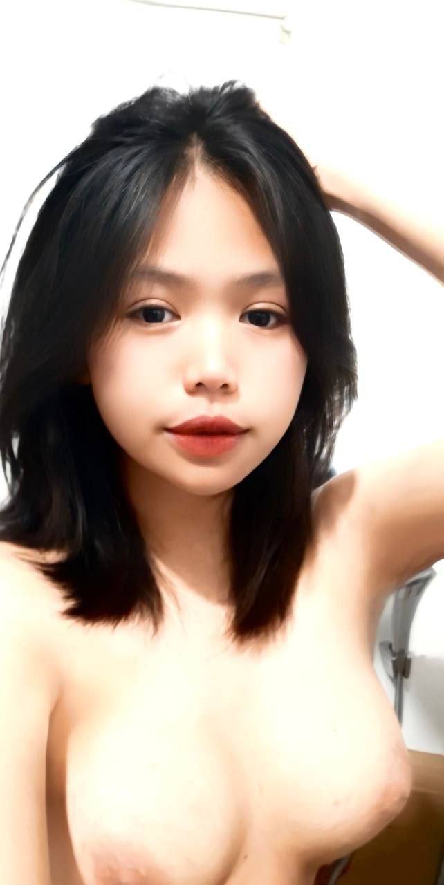 Cô gái đeo kính trưởng thành, thịt mông là Q đàn hồi