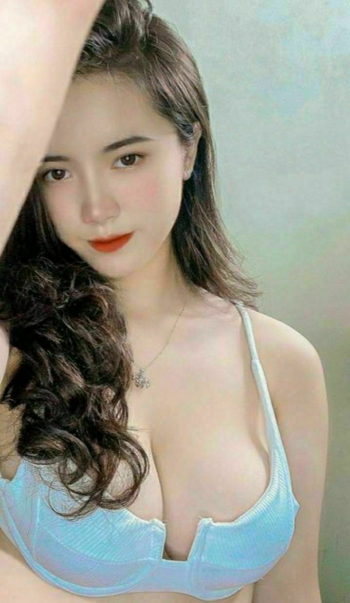 Con gái nhìn má bị chú đụ ngay trước mặt… và xong cũng đến lượt