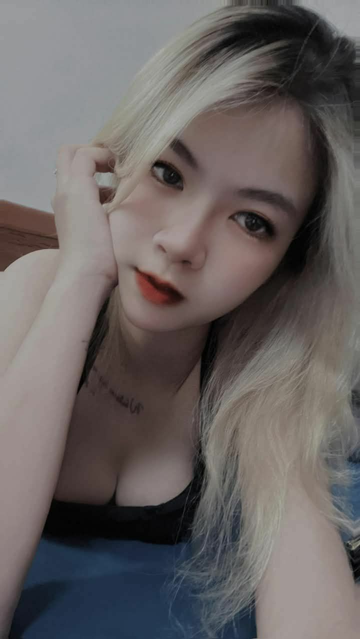 Anh nhân viên văn phòng nắng cực trước em lao công trẻ mông to